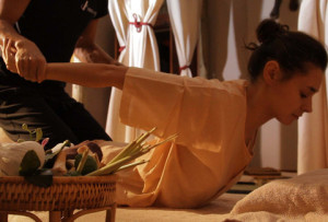 Massage-thai-traditionnel-sol-Nuad-Bo-Rarn_large